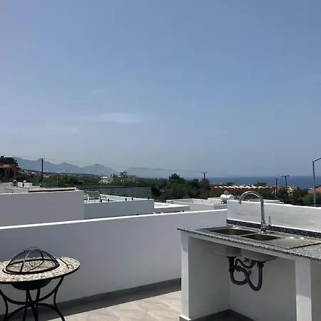 The Sanctuary - 3 Bed, Private Pool, Roof Terrace And Sea Views